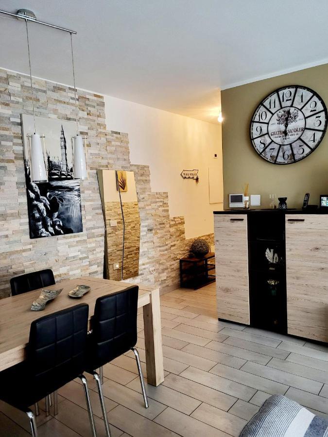 Varese Prime - Large Independent Apartment, Air Conditioning, 2 Bathrooms, 2 Free Covered Parking Spaces, No Restricted Traffic Zone, Train Station 100M, Theatre 150M, Historic City Centre Екстер'єр фото