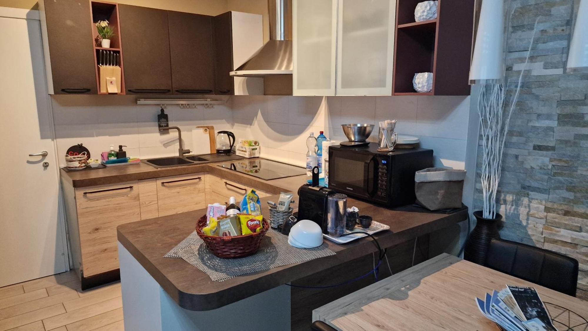 Varese Prime - Large Independent Apartment, Air Conditioning, 2 Bathrooms, 2 Free Covered Parking Spaces, No Restricted Traffic Zone, Train Station 100M, Theatre 150M, Historic City Centre Екстер'єр фото