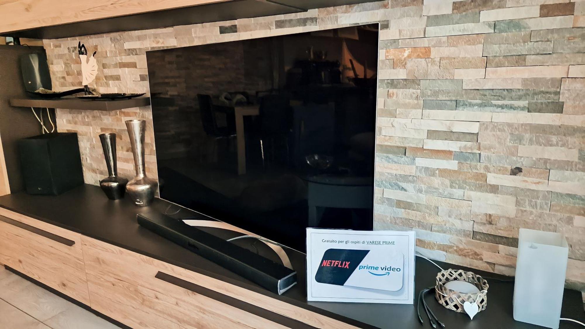 Varese Prime - Large Independent Apartment, Air Conditioning, 2 Bathrooms, 2 Free Covered Parking Spaces, No Restricted Traffic Zone, Train Station 100M, Theatre 150M, Historic City Centre Екстер'єр фото