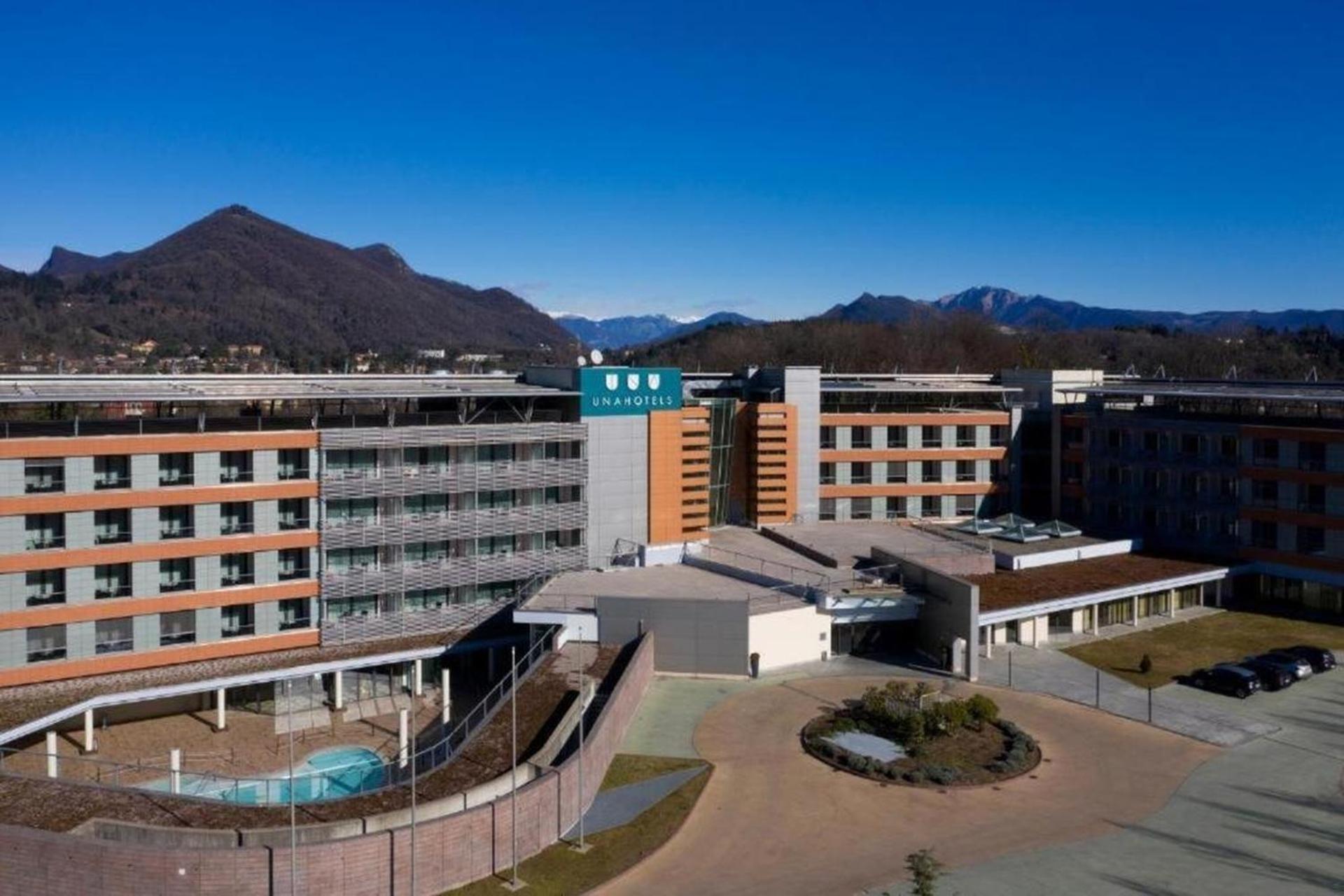 Varese Prime - Large Independent Apartment, Air Conditioning, 2 Bathrooms, 2 Free Covered Parking Spaces, No Restricted Traffic Zone, Train Station 100M, Theatre 150M, Historic City Centre Екстер'єр фото