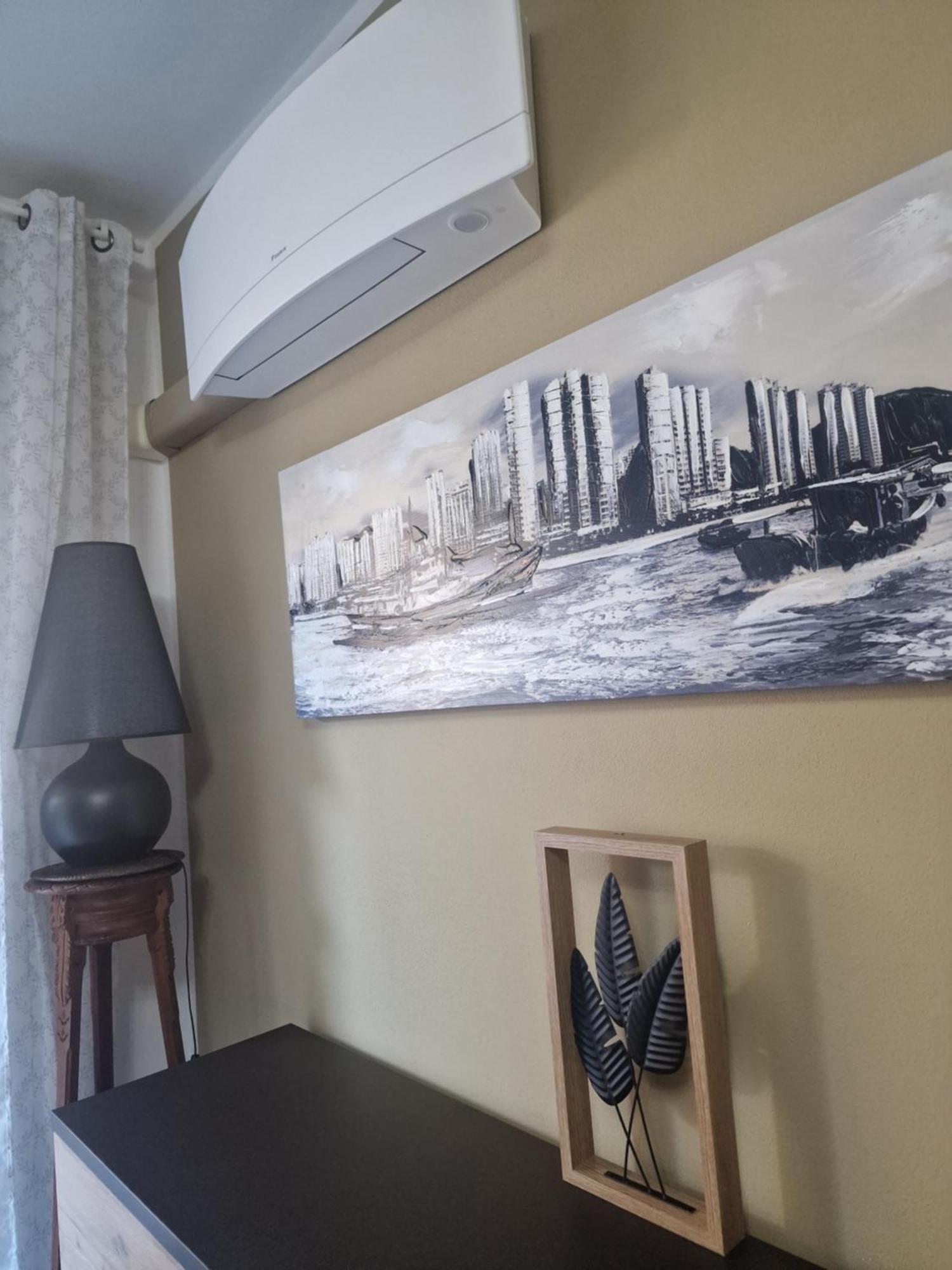 Varese Prime - Large Independent Apartment, Air Conditioning, 2 Bathrooms, 2 Free Covered Parking Spaces, No Restricted Traffic Zone, Train Station 100M, Theatre 150M, Historic City Centre Екстер'єр фото