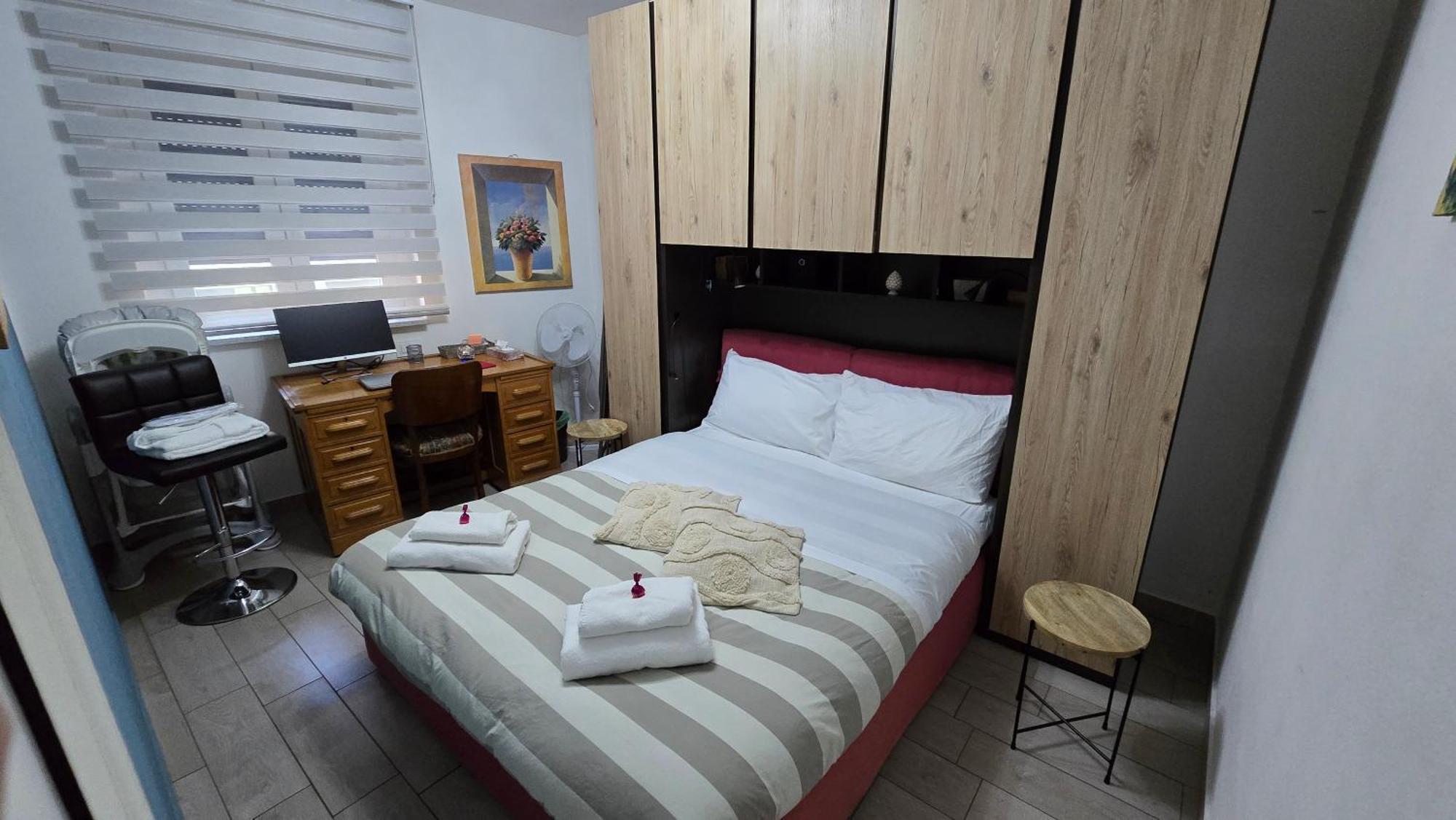Varese Prime - Large Independent Apartment, Air Conditioning, 2 Bathrooms, 2 Free Covered Parking Spaces, No Restricted Traffic Zone, Train Station 100M, Theatre 150M, Historic City Centre Екстер'єр фото
