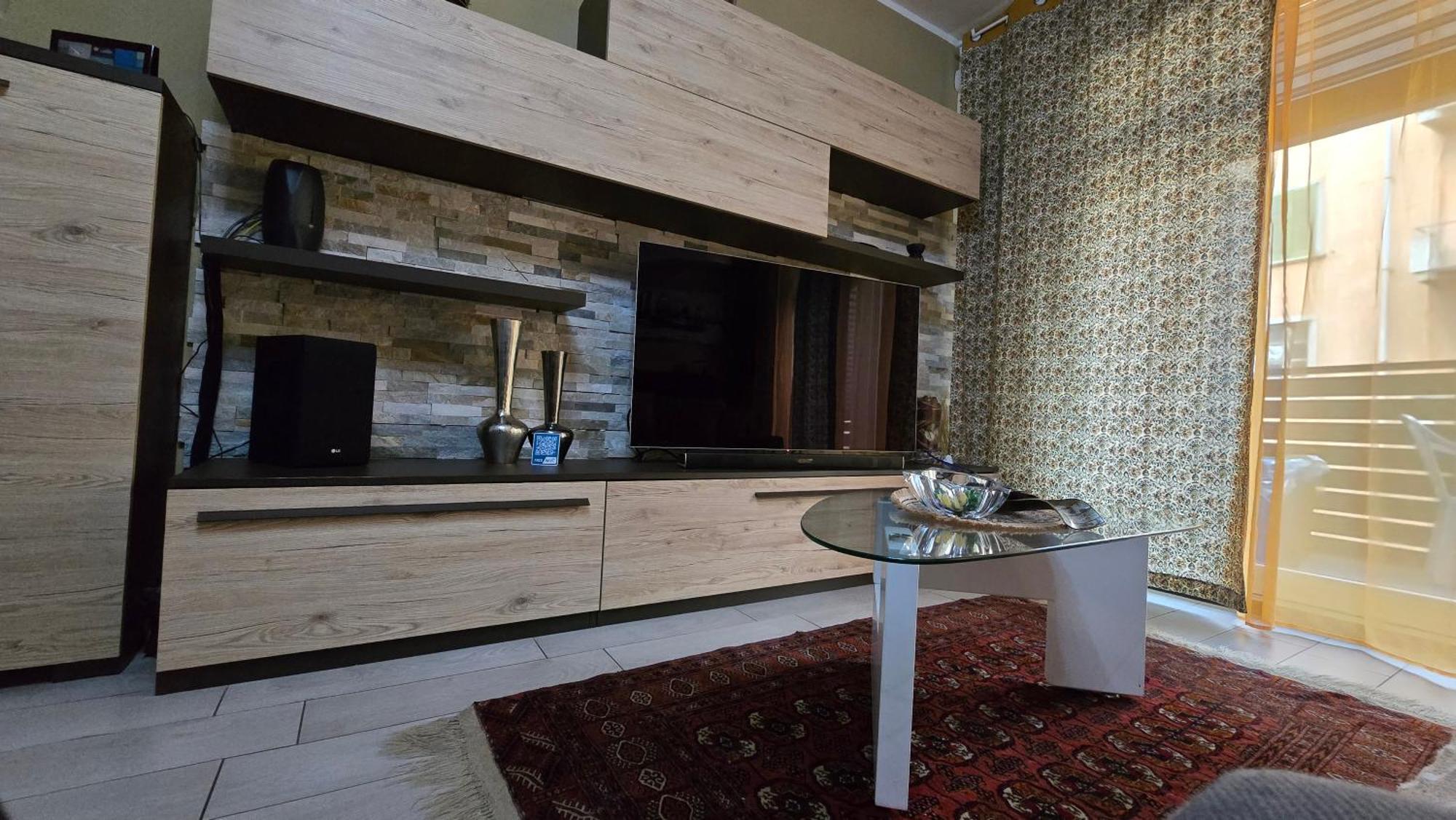 Varese Prime - Large Independent Apartment, Air Conditioning, 2 Bathrooms, 2 Free Covered Parking Spaces, No Restricted Traffic Zone, Train Station 100M, Theatre 150M, Historic City Centre Екстер'єр фото