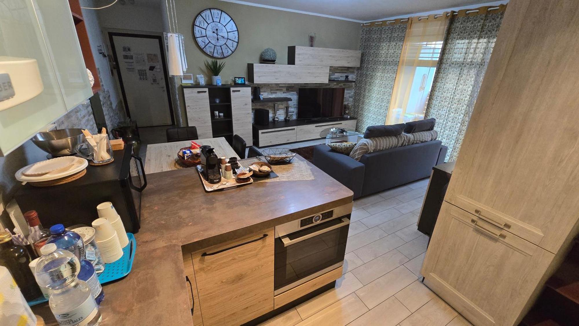 Varese Prime - Large Independent Apartment, Air Conditioning, 2 Bathrooms, 2 Free Covered Parking Spaces, No Restricted Traffic Zone, Train Station 100M, Theatre 150M, Historic City Centre Екстер'єр фото